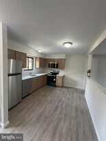 812 Meadow Woods Ln in Lawrence Township, NJ - Building Photo