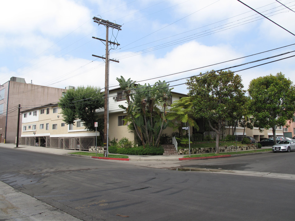 Encino Courtyard in Van Nuys, CA - Building Photo