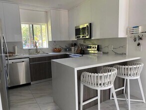 256 NE 85th St in El Portal, FL - Building Photo - Building Photo