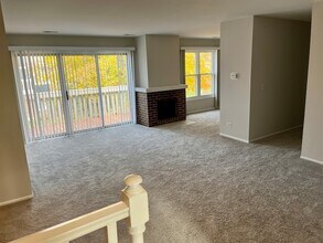 240 Southwick Ct, Unit 52 in Vernon Hills, IL - Foto de edificio - Building Photo