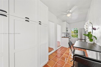 5252 La Gorce Dr-Unit -GUEST in Miami Beach, FL - Building Photo - Building Photo