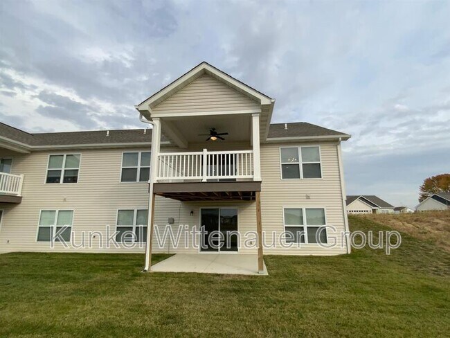 812 Applewood Creek Dr in Fairview Heights, IL - Building Photo - Building Photo