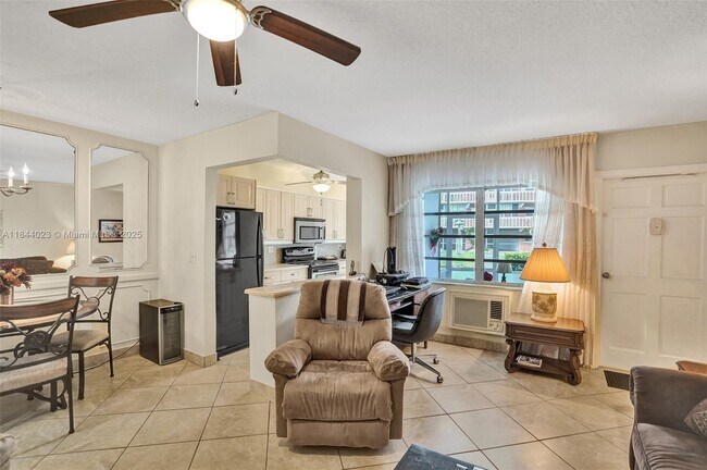 141 NE 10th Ave in Hallandale Beach, FL - Building Photo - Building Photo