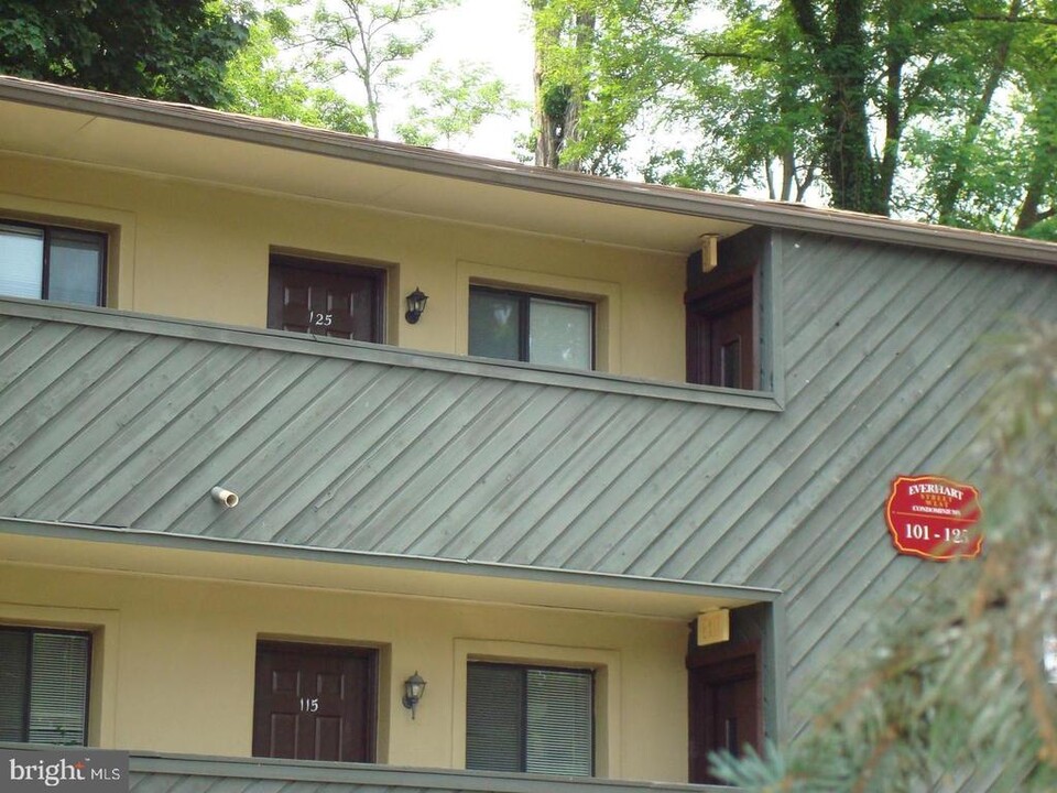 420 N Everhart Ave in West Chester, PA - Building Photo
