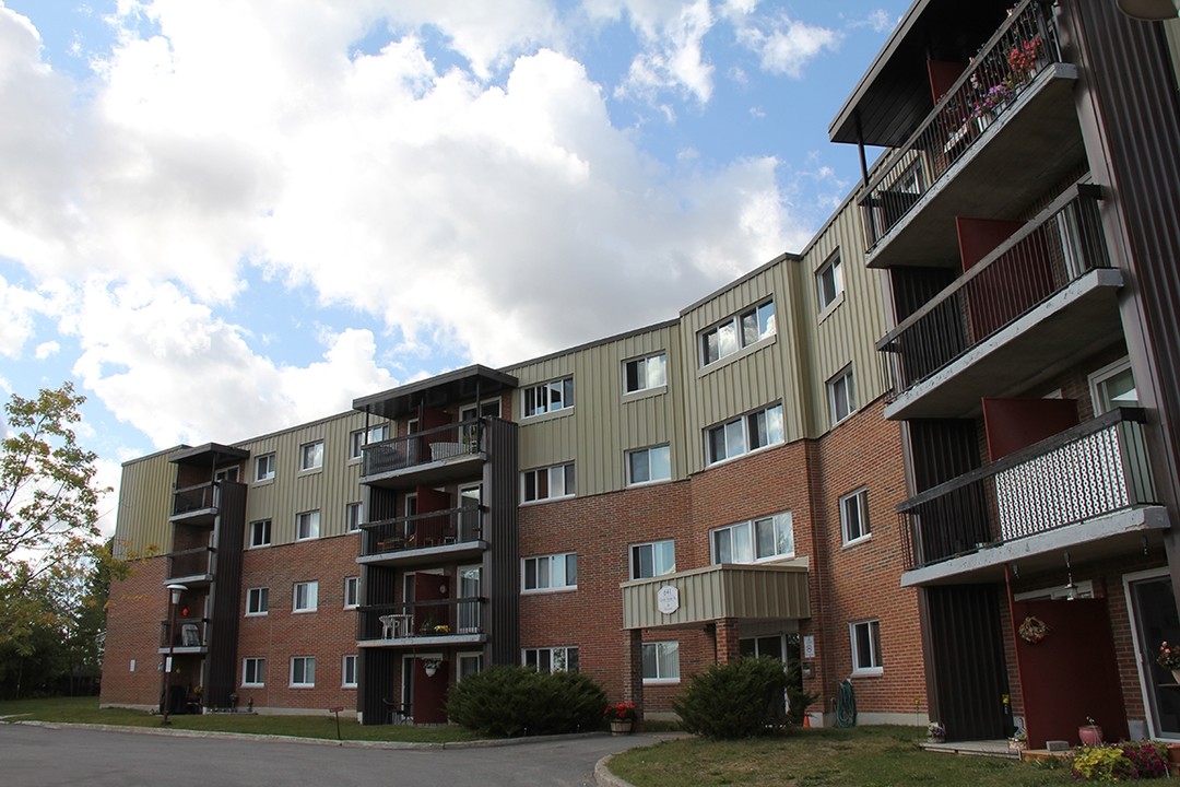 Cedar Street Apartments in Timmins, ON - Building Photo