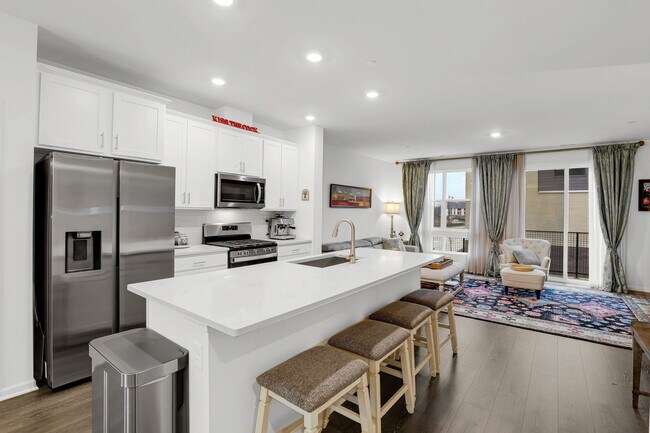 1200 Lakepointe Dr in Schaumburg, IL - Building Photo - Building Photo