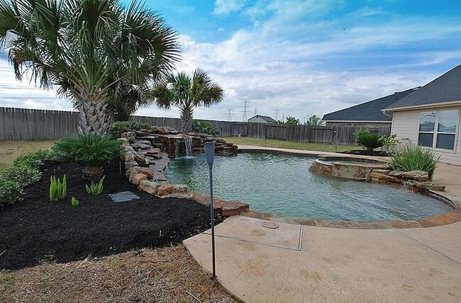 19439 Suffolk Hollow Ln