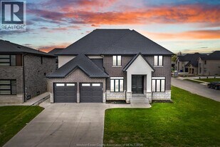 569 Holburn St in Windsor, ON - Building Photo