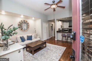 952 Myrtle St NE in Atlanta, GA - Building Photo