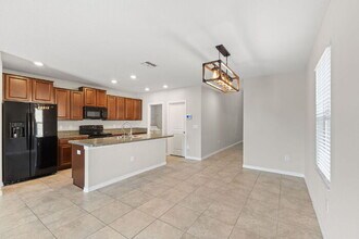 4263 Unbridled Song Dr in Sun City Center, FL - Foto de edificio - Building Photo