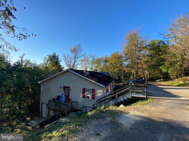 30 Westridge Dr in Berkeley Springs, WV - Building Photo - Building Photo