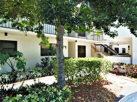 6291 Bahia Del Mar Cir in St. Petersburg, FL - Building Photo