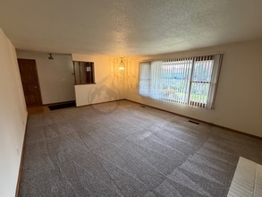 3420 Casteel St in Hubbard, OR - Building Photo - Building Photo