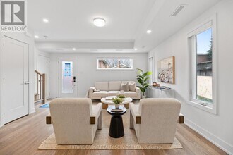 34 Poplar Ave in Toronto, ON - Building Photo - Building Photo