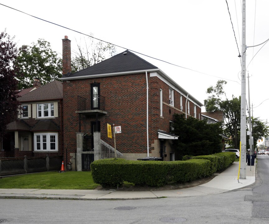 987-989 Mt Pleasant Rd in Toronto, ON - Building Photo