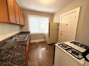 536 E Jarvis Ave in Hazel Park, MI - Foto de edificio - Building Photo