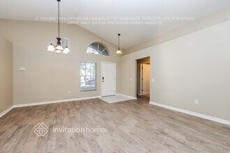 6939 Crown Lake Dr in Gibsonton, FL - Building Photo - Building Photo