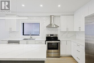 999 Eglinton Ave W in Toronto, ON - Building Photo - Building Photo