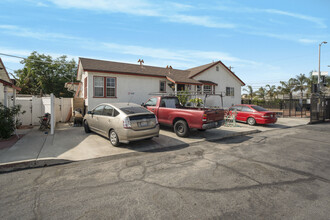 11966 Saticoy St in North Hollywood, CA - Building Photo - Building Photo