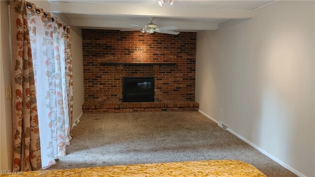 1614 Morris Rd in Kent, OH - Foto de edificio - Building Photo