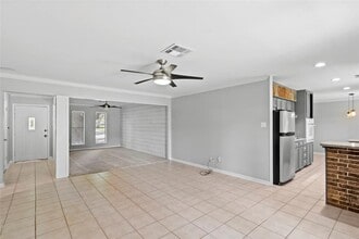 112 E Wildwinn Dr in Alvin, TX - Building Photo - Building Photo