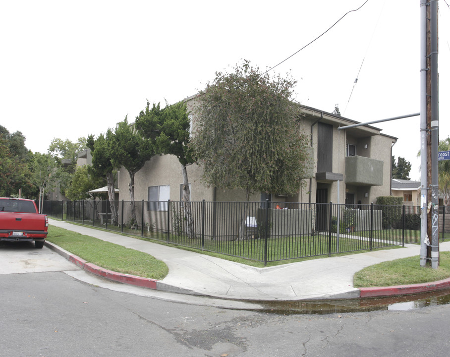 6610 Troost Ave in North Hollywood, CA - Building Photo