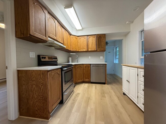 106 Roe Ln in Port Jefferson, NY - Building Photo - Building Photo
