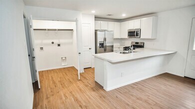 132 Pine Bend Ct in Magnolia, TX - Building Photo - Building Photo