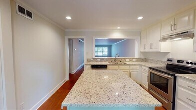 4009 Old Shell Rd in Mobile, AL - Building Photo - Building Photo