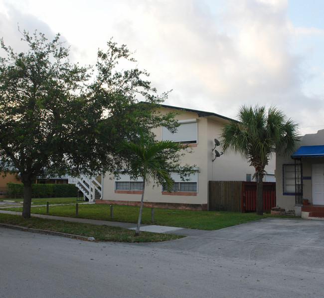 1730 Madison St in Hollywood, FL - Building Photo - Building Photo