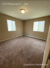 2710 Rosalyn Ct in New Hope, MN - Foto de edificio - Building Photo
