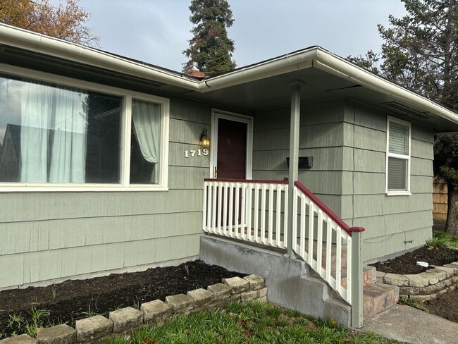 property at 1719 Evergreen St