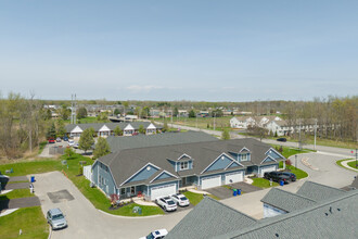 Villas of Essex Woods in Amherst, NY - Foto de edificio - Building Photo