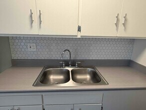 20033 Saticoy St-Unit -60 in Los Angeles, CA - Building Photo - Building Photo