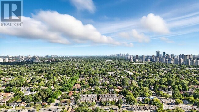 23 Slingsby Ln in Toronto, ON - Building Photo - Building Photo