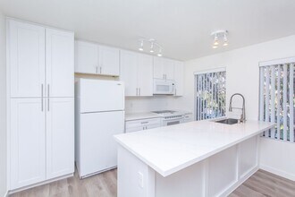 1251 Parker Pl in San Diego, CA - Building Photo - Building Photo