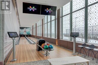 117 McMahon Dr in Toronto, ON - Building Photo - Building Photo