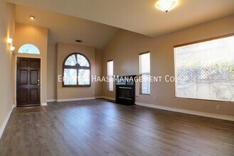 3560 Pine Ave in Long Beach, CA - Building Photo - Building Photo