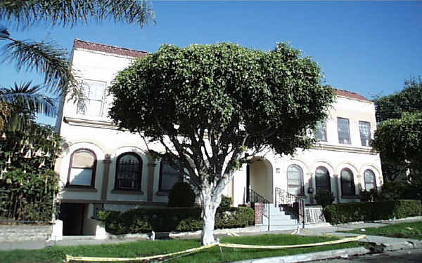 1129 N Hoover St in Los Angeles, CA - Building Photo - Building Photo