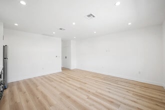 7706 Kyle St in Tujunga, CA - Building Photo - Building Photo