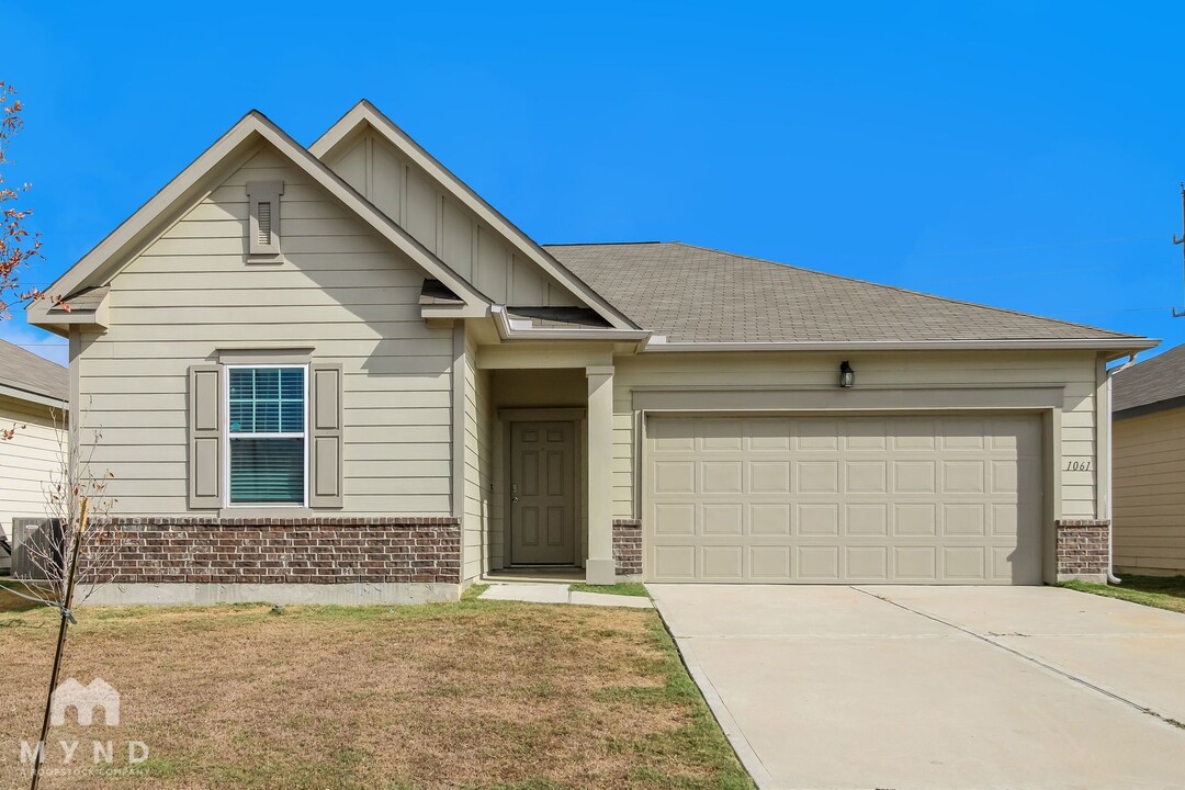 1061 Spindletree Ln in Pattison, TX - Building Photo