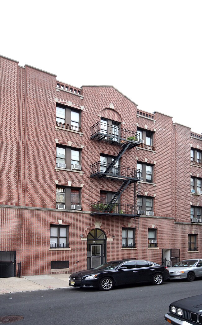 31-15 32nd St in Astoria, NY - Building Photo - Building Photo