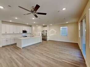 10351 Medusita St in Las Vegas, NV - Foto de edificio - Building Photo