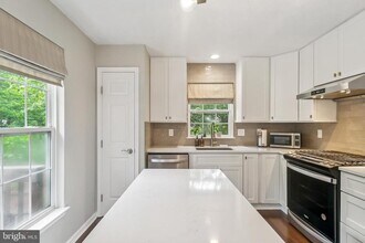 9525 Oakhurst Dr in Columbia, MD - Building Photo - Building Photo
