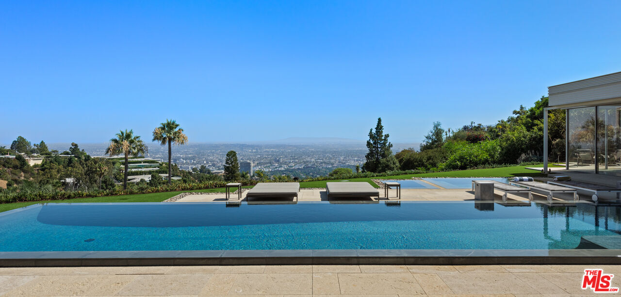 555 Vick Pl in Beverly Hills, CA - Building Photo