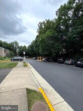 4031 Quiet Creek Dr in Fairfax, VA - Foto de edificio - Building Photo