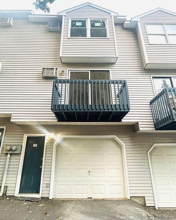 239 Glen St in New Britain, CT - Building Photo