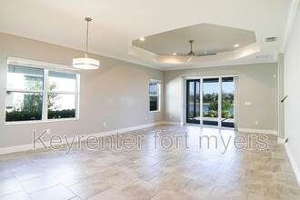 11728 Solano Dr in Ft. Myers, FL - Foto de edificio - Building Photo