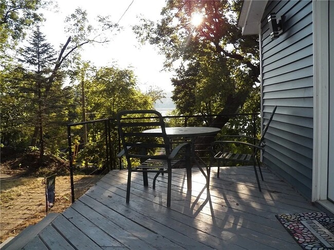5145 E Lake Rd in Honeoye, NY - Building Photo - Building Photo