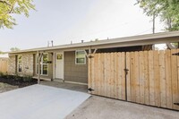 501 Oakley Ct in Austin, TX - Building Photo - Building Photo